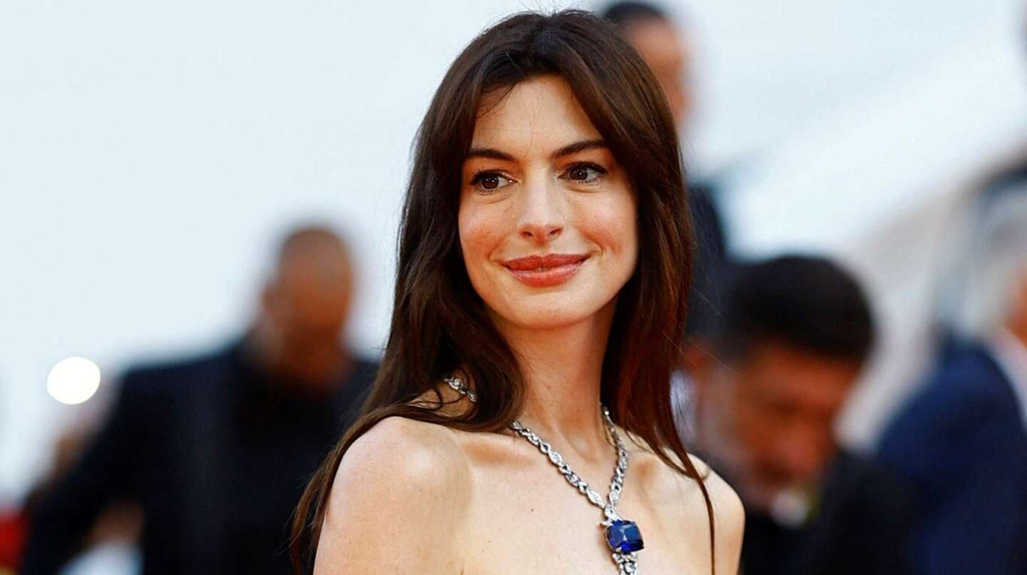 1440px x 806px - Anne Hathaway deslumbrÃ³ con un look de Giorgio Armani en la red carpet de  Cannes â€“ Alinstante RD
